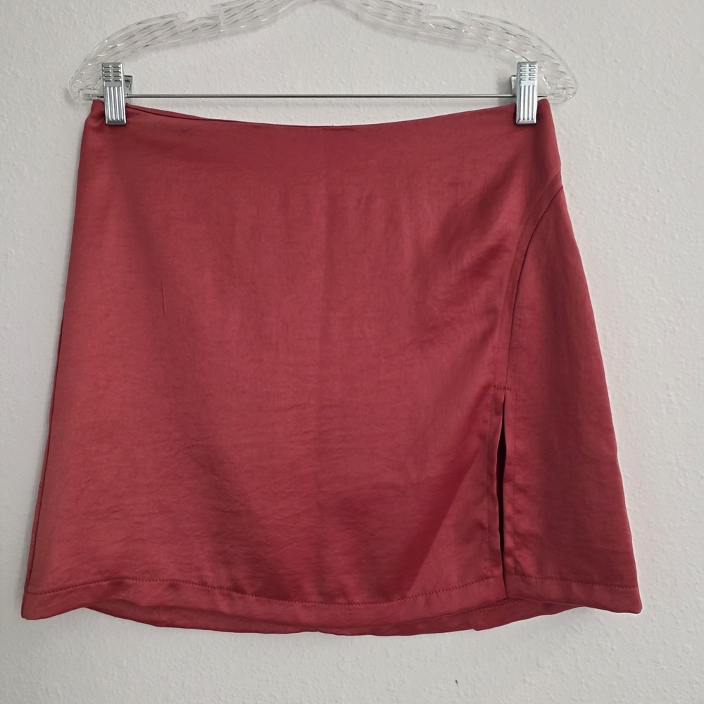 Forever 21 Sexy Rose Satin Mini Skirt Open Cut Size M NWT